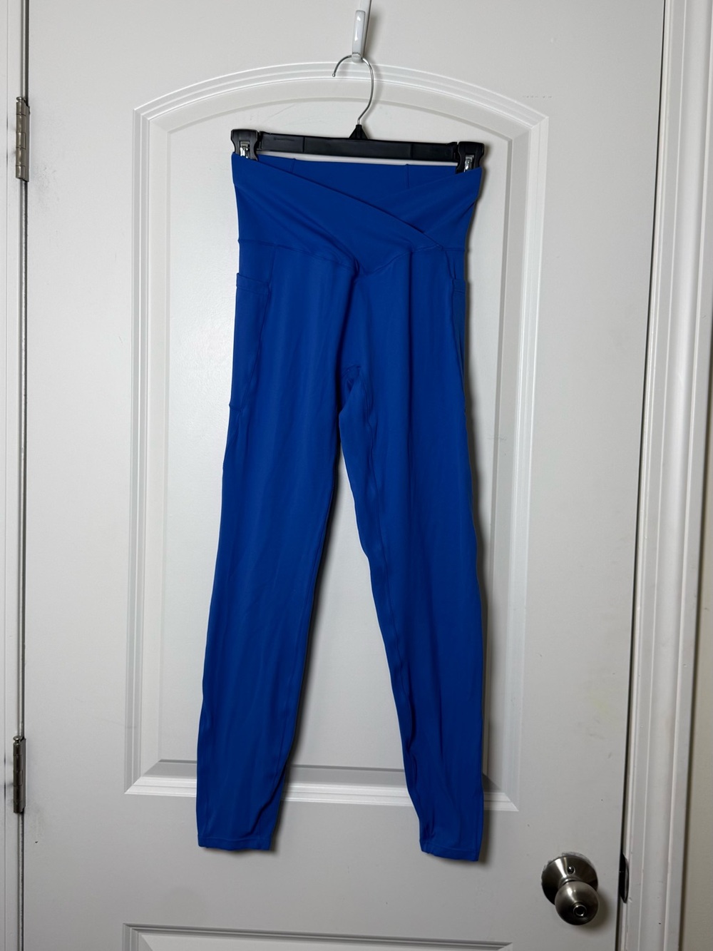 Halara crossover V-waist leggings
